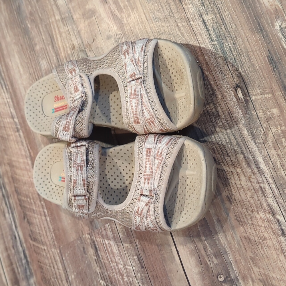 Woman's size 7 Skechers sandals - Picture 2 of 6